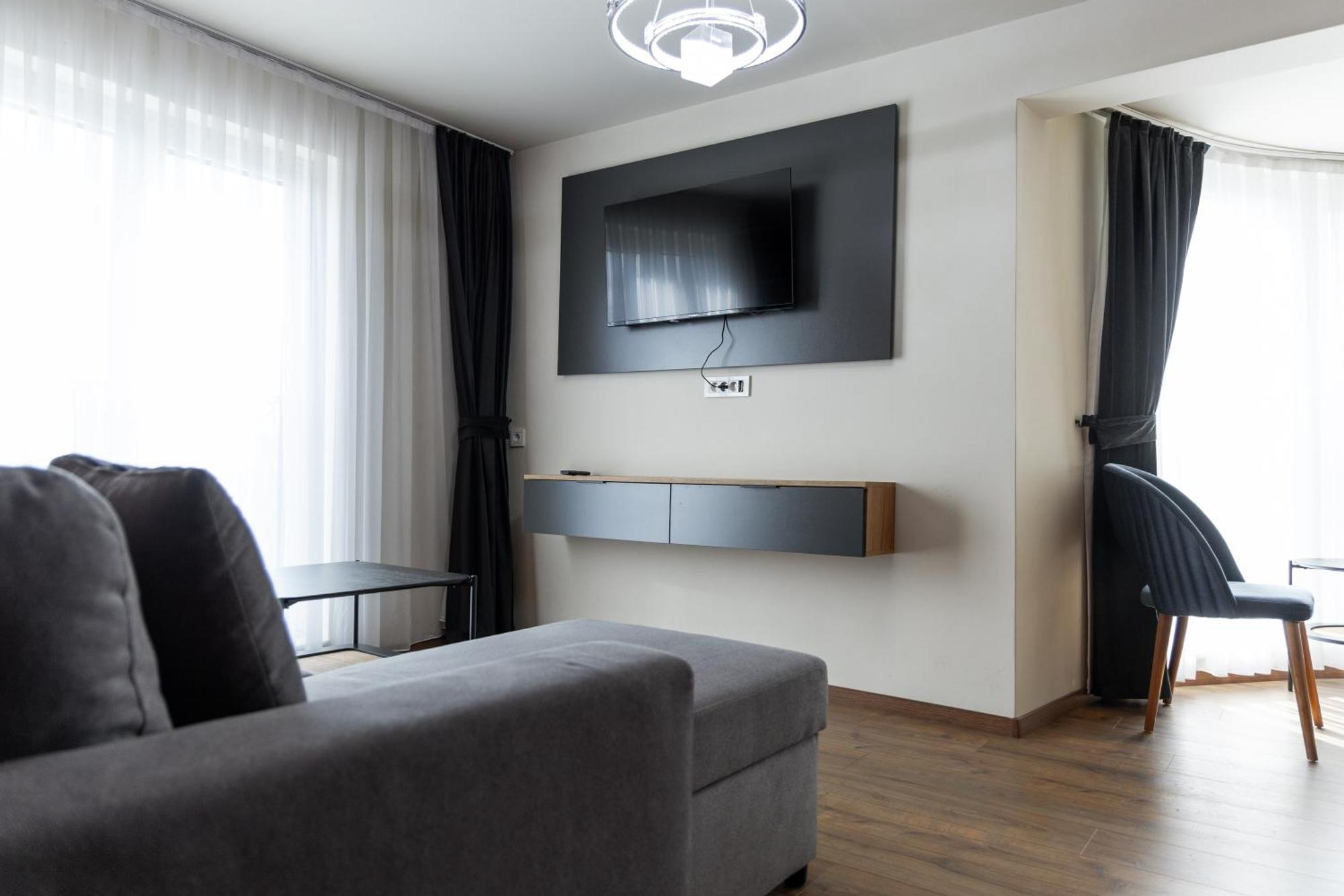 Vetus Hotel Pristina Exterior foto